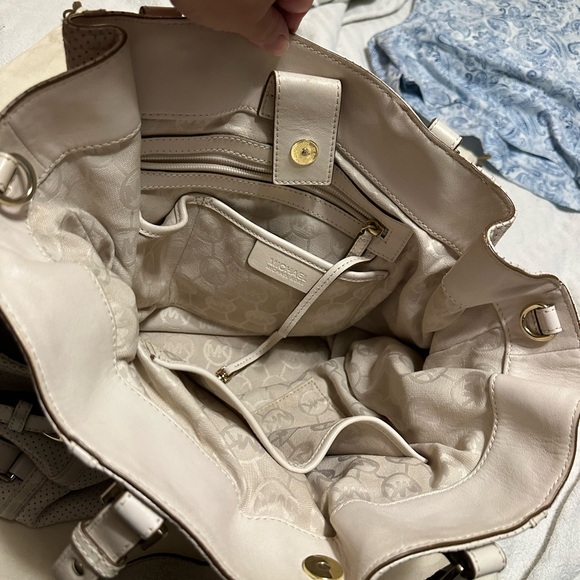 Michael Kors Hand Bag - Picture 4 of 16